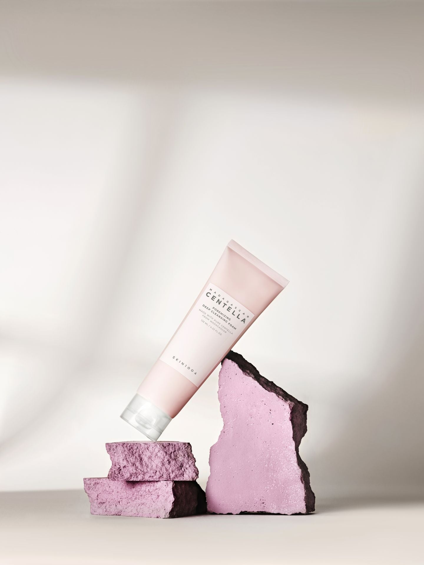 Глубоко очищающая пенка для сужения пор SKIN1004 Madagascar Centella Poremizing Deep Cleansing Foam