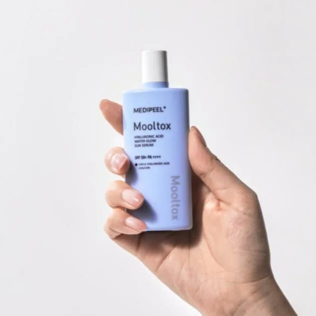 MEDIPEEL Солнцезащитная сыворотка для лица Mooltox Hyaluronic Acid Water Glow SPF50+ PA++++, 52 мл